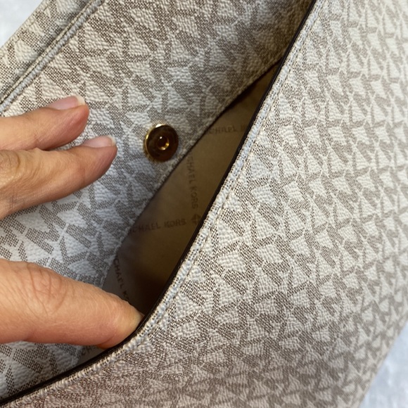 🔺🔻Michael Kors Jet Set Travel Large Logo Messenger🔺🔻 - Picture 5 of 17